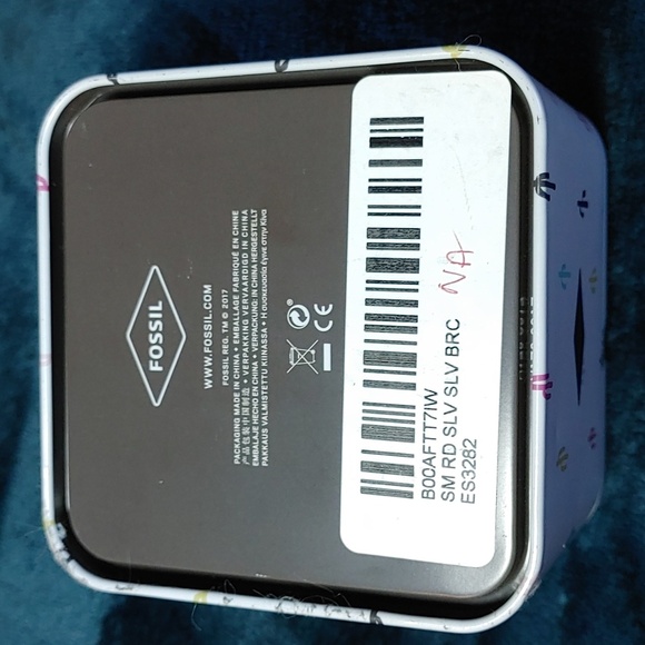 Virginia Silver Quartz Fossil Watch With Crystal Accents - Picture 13 of 15